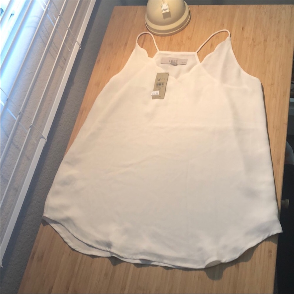 Loft Ann Taylor Petite Scalloped Neck Flowy Top